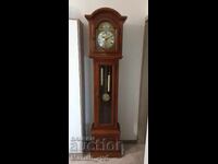 Παλιό επιδαπέδιο ρολόι