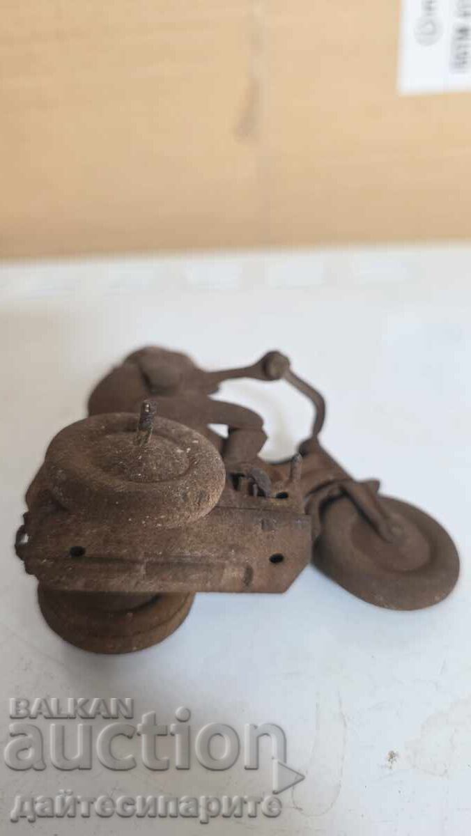 Toy monkey on a wheel, metal, rusty - 5