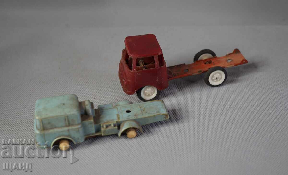 2 Jucării vechi model camion mașinuțe cu preț € 5.54 | 10.84 BGN