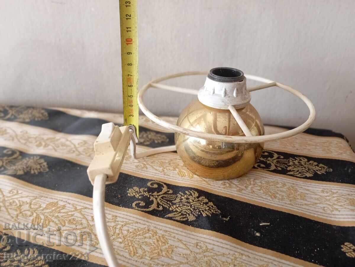 Vintage επιτραπέζιο φωτιστικό με τιμή € 5.00 | 9.78 BGN