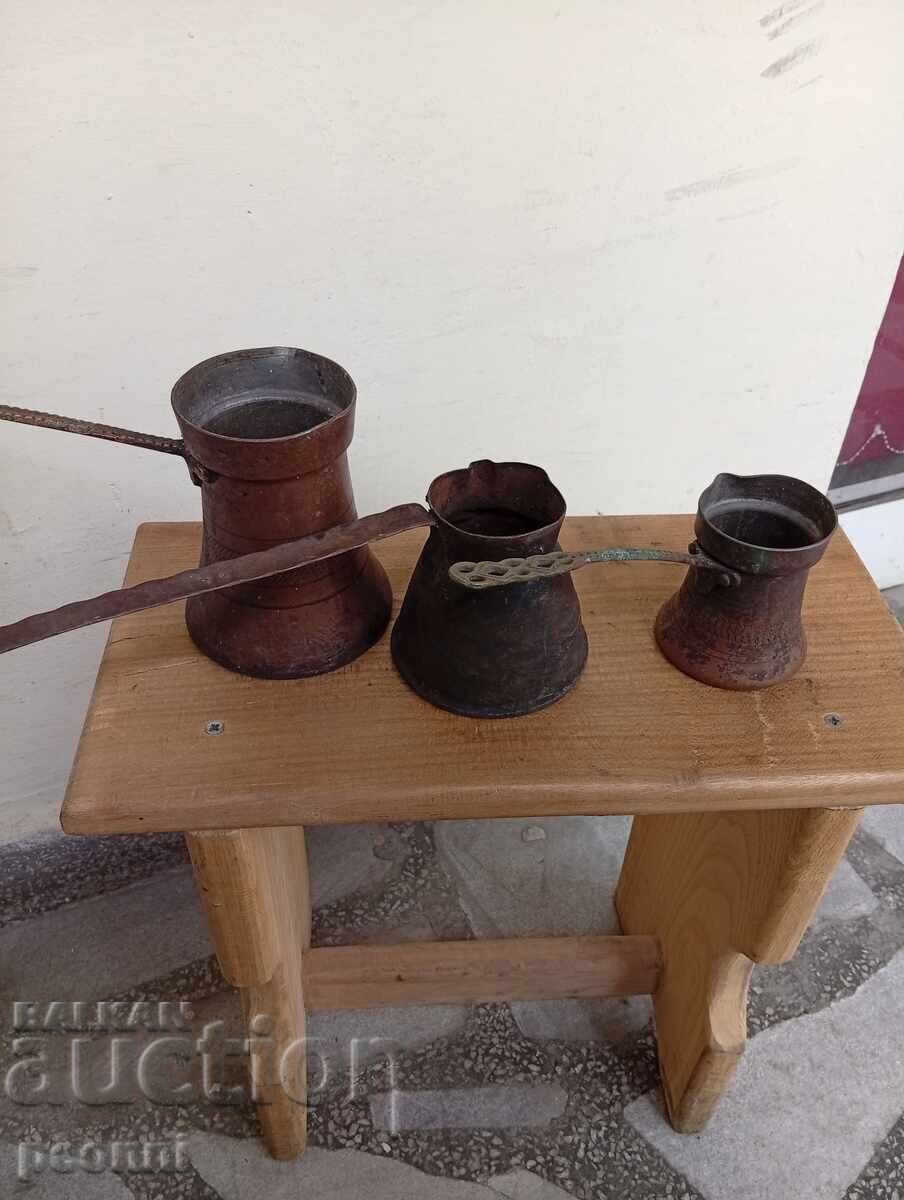 Аукцион Три стари медни джезвета