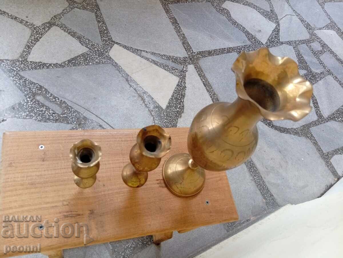 Delivery of Three brass vases