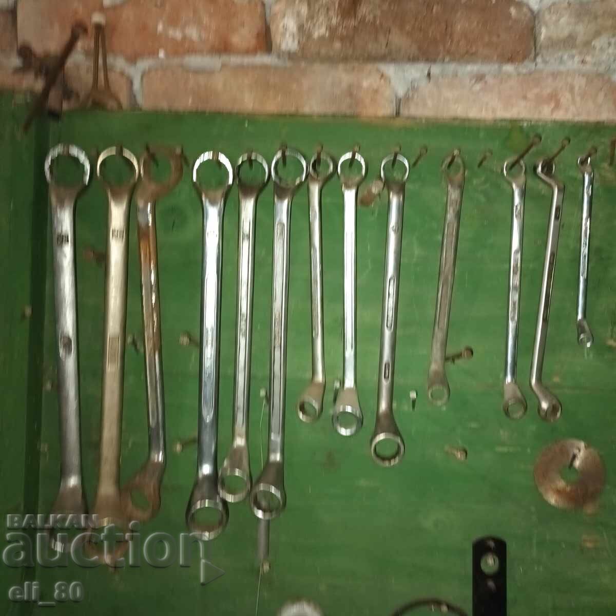 Μεγάλη παρτίδα κλειδιά, το μικρότερο είναι το Νο 6, το μεγαλύτερο είναι το Νο 32 - 6