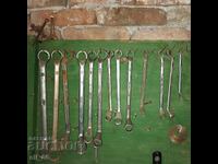 Μεγάλη παρτίδα κλειδιά, το μικρότερο είναι το Νο 6, το μεγαλύτερο είναι το Νο 32