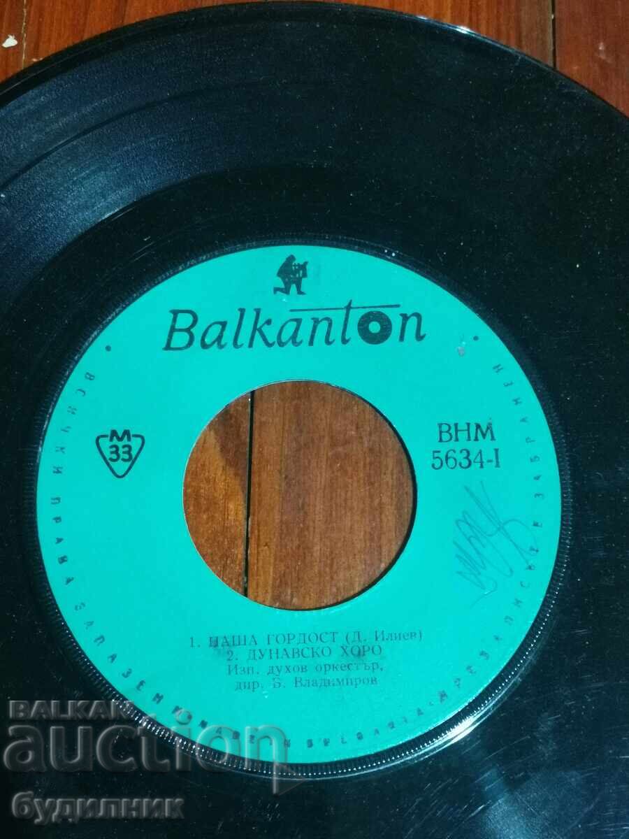 I am listing over 100 vinyl records. Super low price. ENDING AUCTION