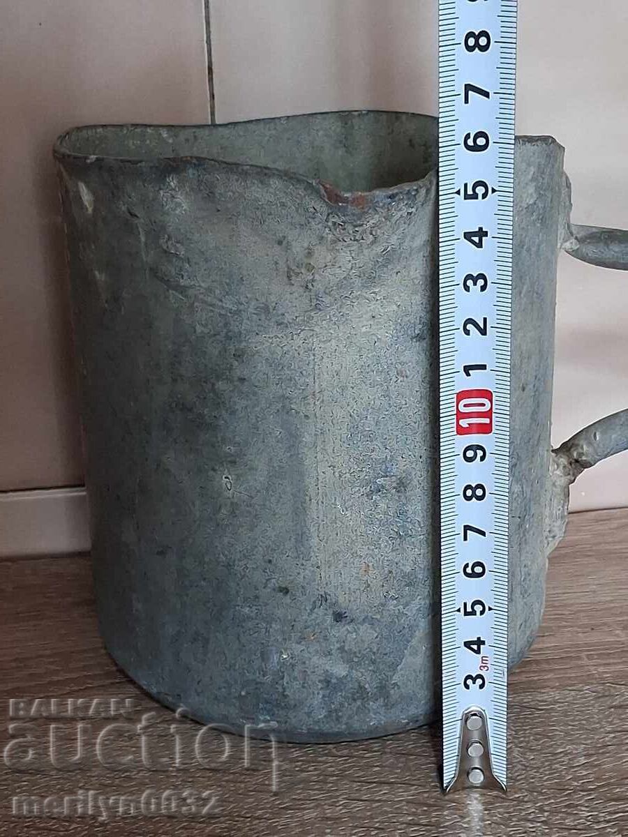 Παράδοση Μεταλλικό κύπελλο με λαβή κανάτα κανάτι σκεύος