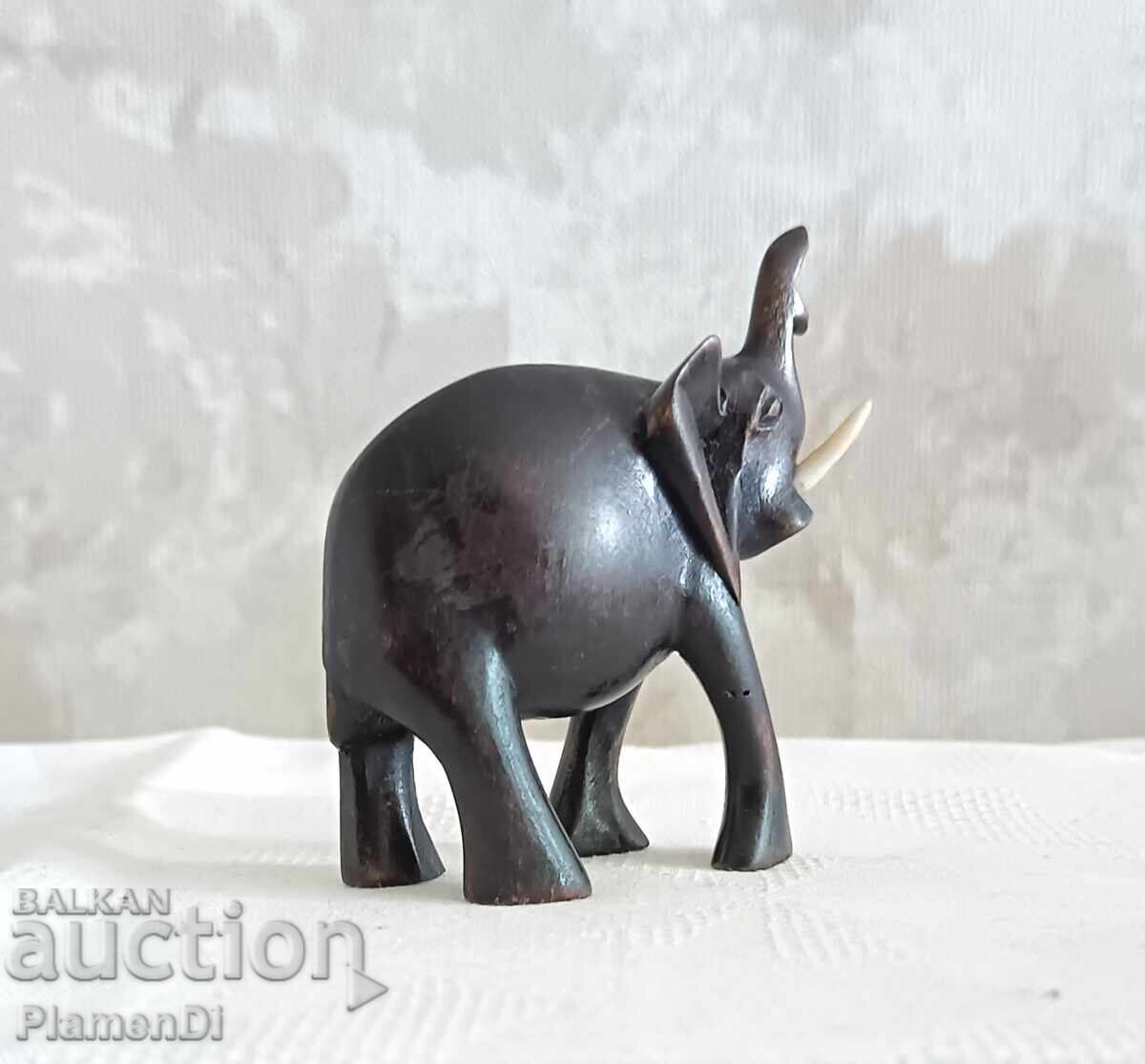 Παράδοση Χειροποίητη σκαλιστή αφρικανική φιγούρα ελέφαντα. Μασίφ ξύλο