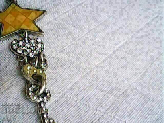 Όμορφο κολιέ με κρύσταλλα από την Dani **(δεν μεταφράζουμε την επωνυμία)** με τιμή € 2.00 | 3.91 BGN