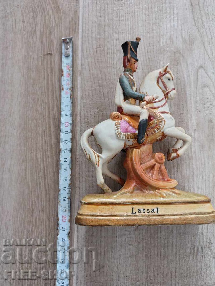 Auction  Porcelain figurine