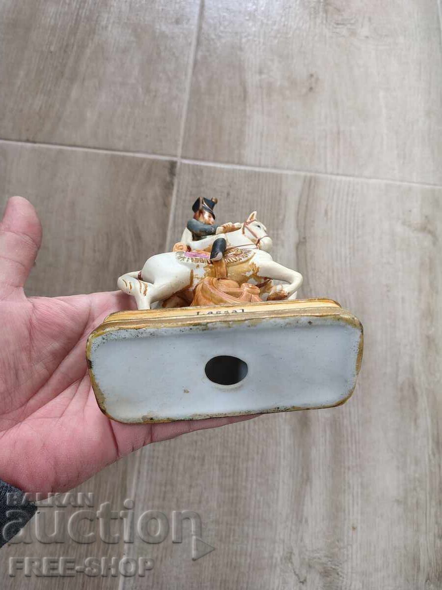 Delivery of Porcelain figurine