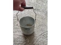 Vase vechi din aluminiu pentru lapte