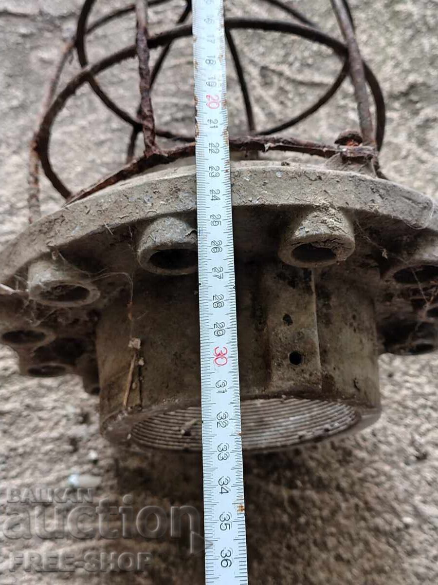 O lampă veche cu preț € 4.99 | 9.76 BGN
