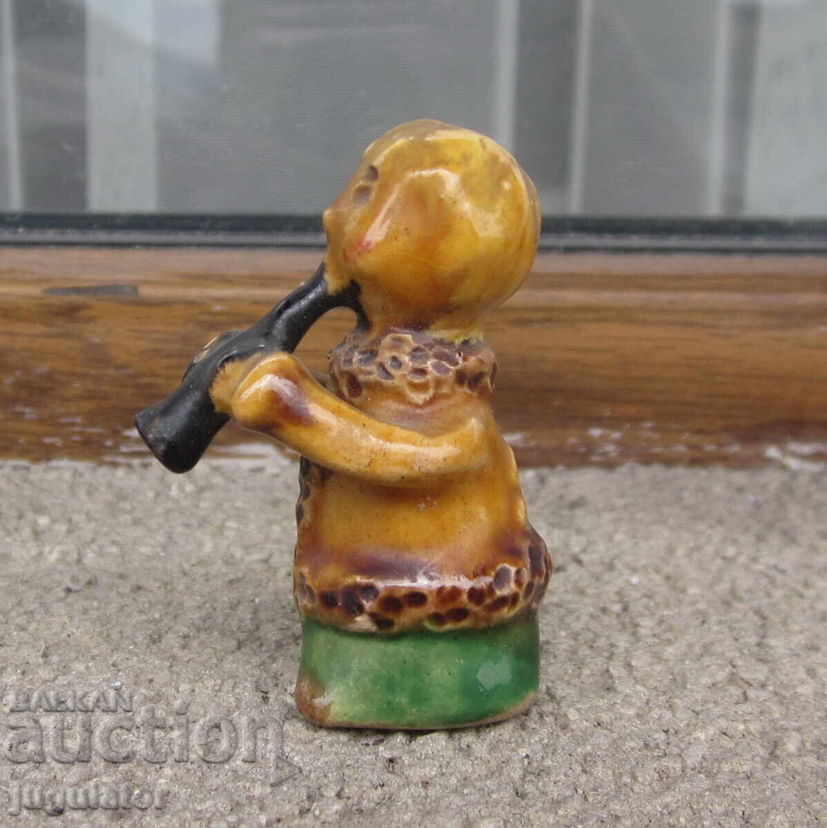 παλιά βουλγάρικη λαογραφική μικρή κεραμική φιγούρα