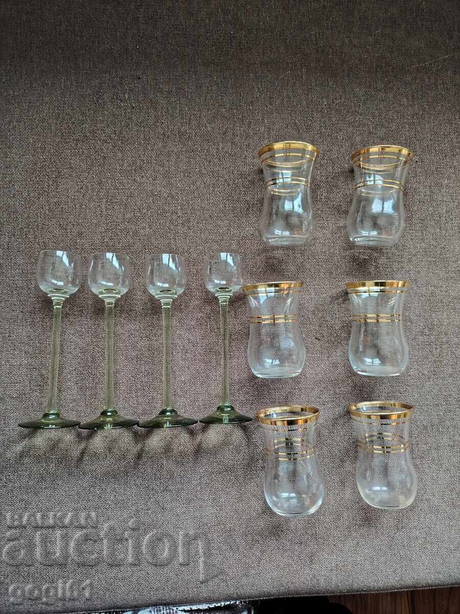 Πολλά γυάλινα σκεύη