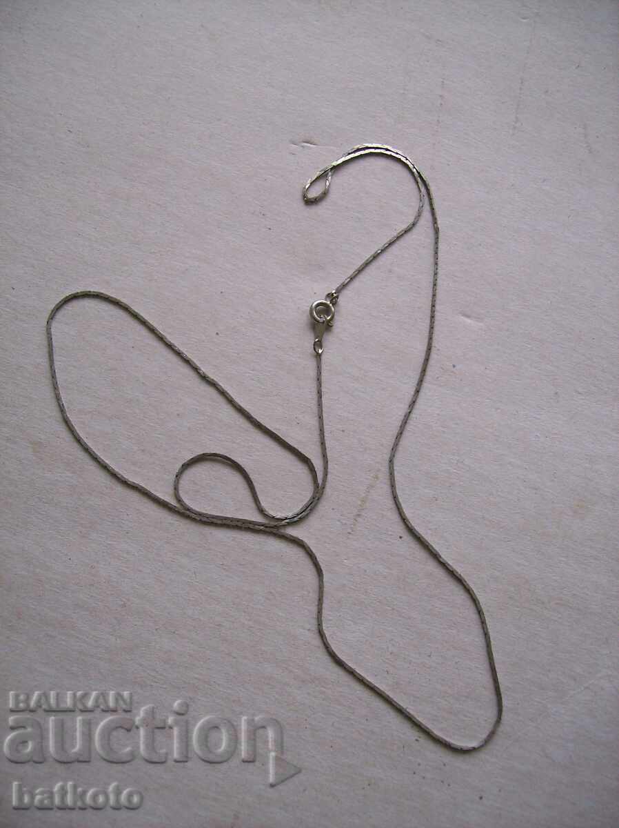 Тънко елегантно синджирче