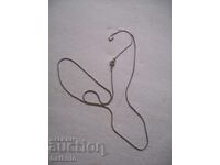 Тънко елегантно синджирче