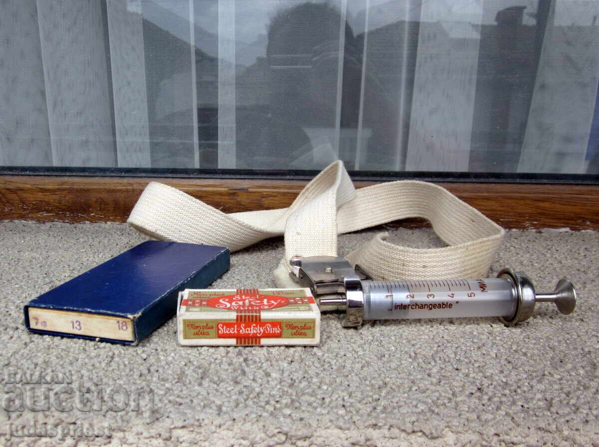 Trusă medicală de campanie din Al Doilea Război Mondial (WWII) cu preț € 10.00 | 19.56 BGN