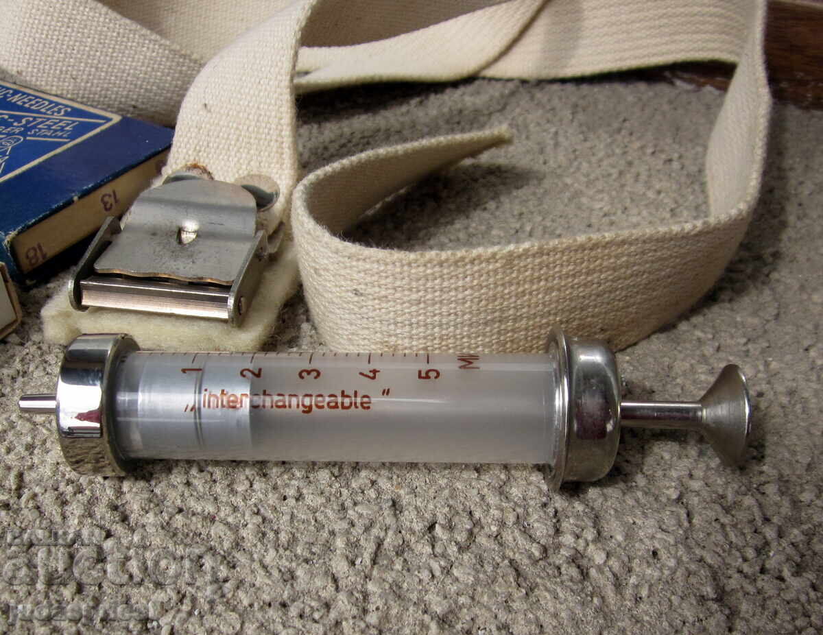 Licitație Trusă medicală de campanie din Al Doilea Război Mondial (WWII)