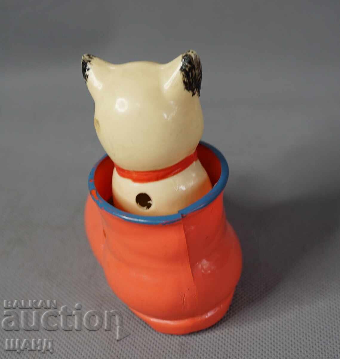 Licitație Veche figurină jucărie din plastic pisică în pantof