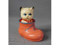 Veche figurină jucărie din plastic pisică în pantof