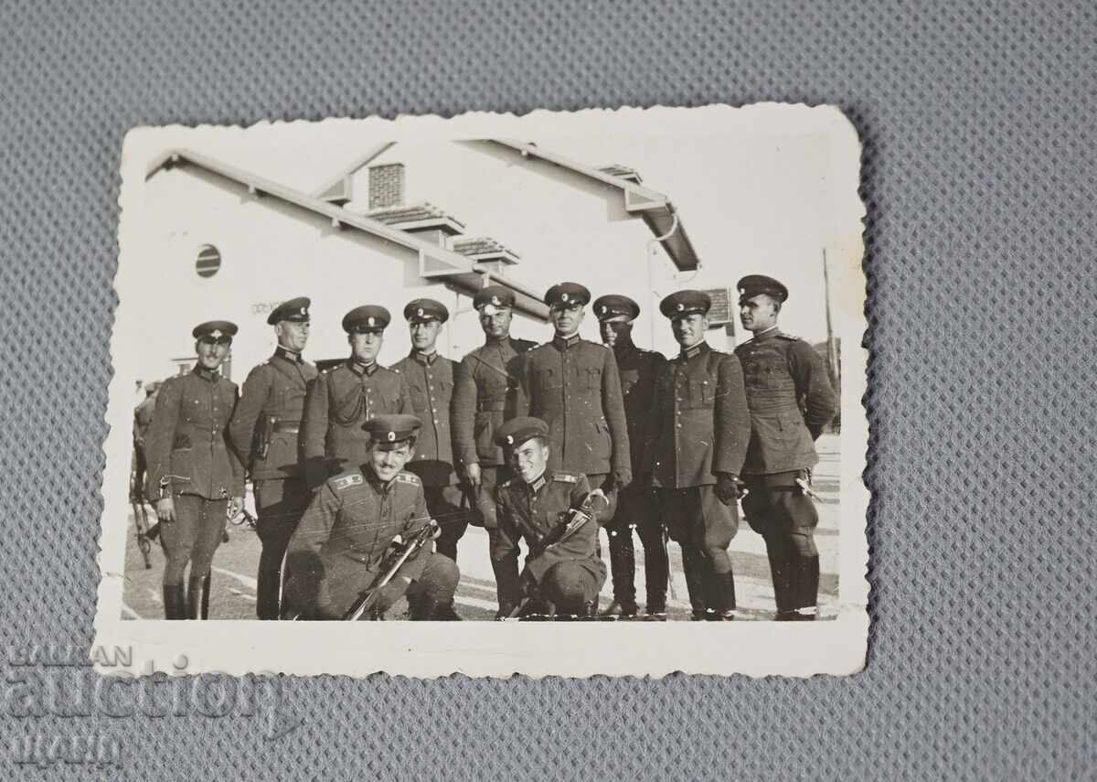 Veche fotografie militară grup ofițeri uniformă sabie