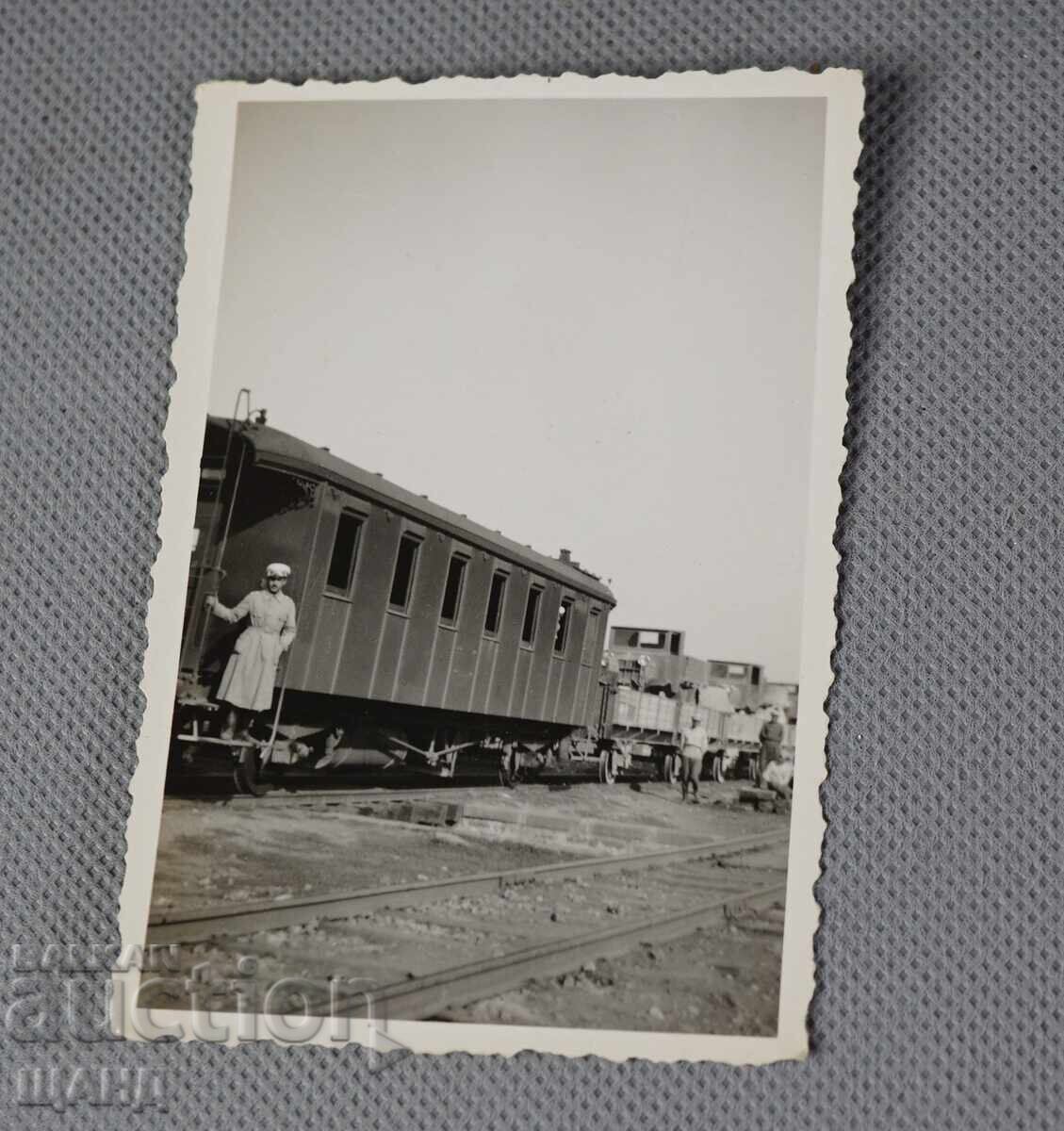 Παλιά στρατιωτική φωτογραφία αξιωματικός στολή τρένο