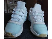 Adidași damă Nike Air Jordan 11 CMFT Low, „Glacier Blue“ - 36,5