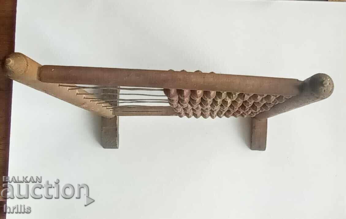 Livrarea MĂTURĂ VECHIĂ DE LEMN