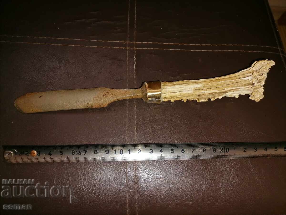 Παλιό χειροποίητο σφυρήλατο σκαρπέλο με κεράτινη λαβή για ξυλουργικό τόρνο με τιμή € 12.00 | 23.47 BGN