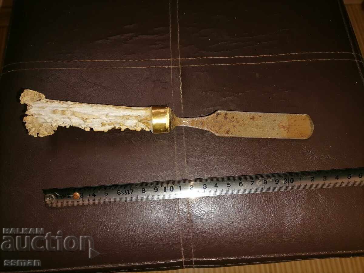 Δημοπρασία Παλιό χειροποίητο σφυρήλατο σκαρπέλο με κεράτινη λαβή για ξυλουργικό τόρνο
