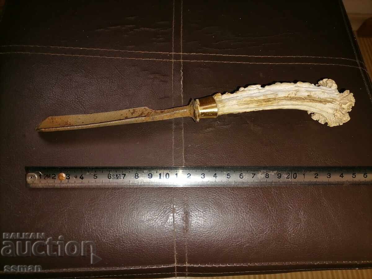 Παλιό χειροποίητο σφυρήλατο σκαρπέλο με κεράτινη λαβή για ξυλουργικό τόρνο