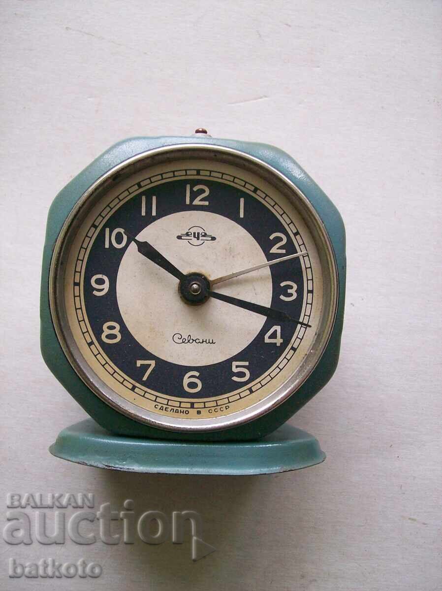 Работещ будилник без предно стъкло