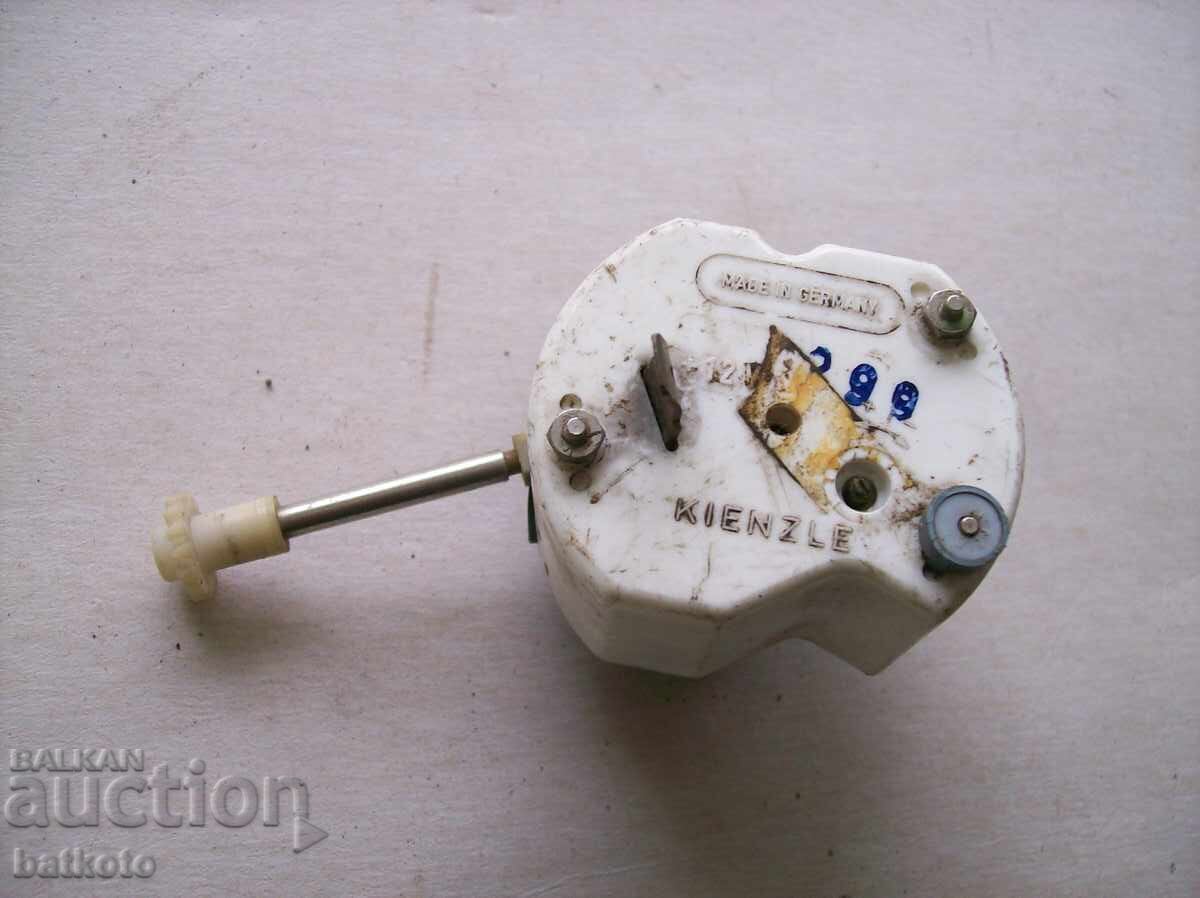 Ceas electric Kienzle cu preț € 3.00 | 5.87 BGN Ceas electric Kienzle cu preț € 3.00 | 5.87 BGN