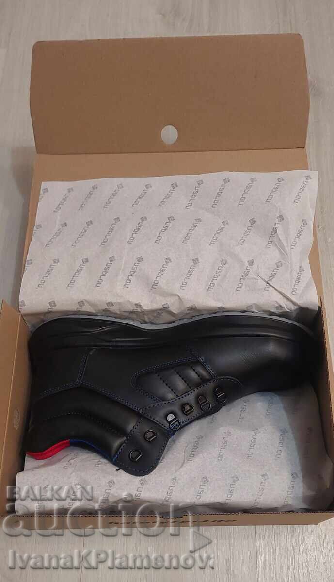 Delivery of Shoes new men's size 45