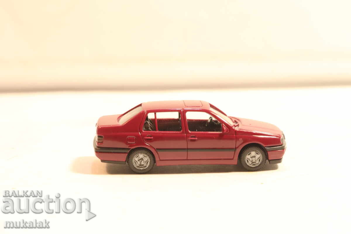 Доставка на WIKING   H0 1/87  VW  VENTO  МОДЕЛ КОЛИЧКА