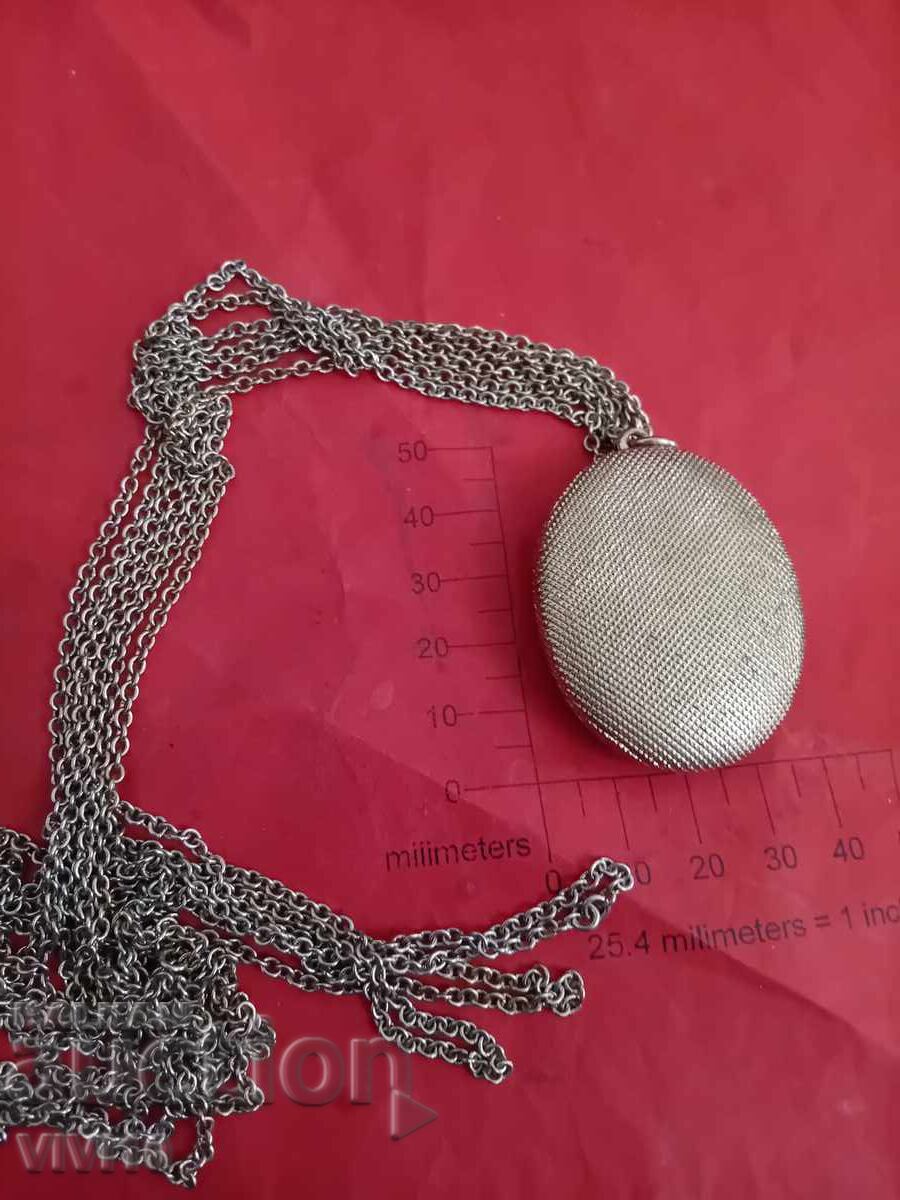 Αρχαίο κολιέ, λευκή πέτρα με τιμή € 25.00 | 48.90 BGN