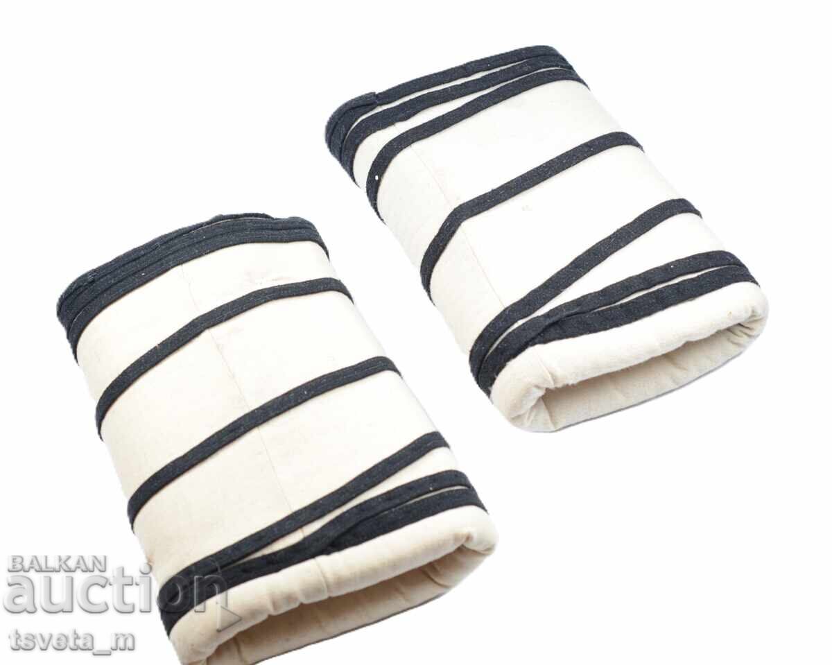 Ciorapi de lână lucrați manual pentru costum popular bulgăresc cu preț € 10.00 | 19.56 BGN