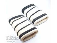 Ciorapi de lână lucrați manual pentru costum popular bulgăresc