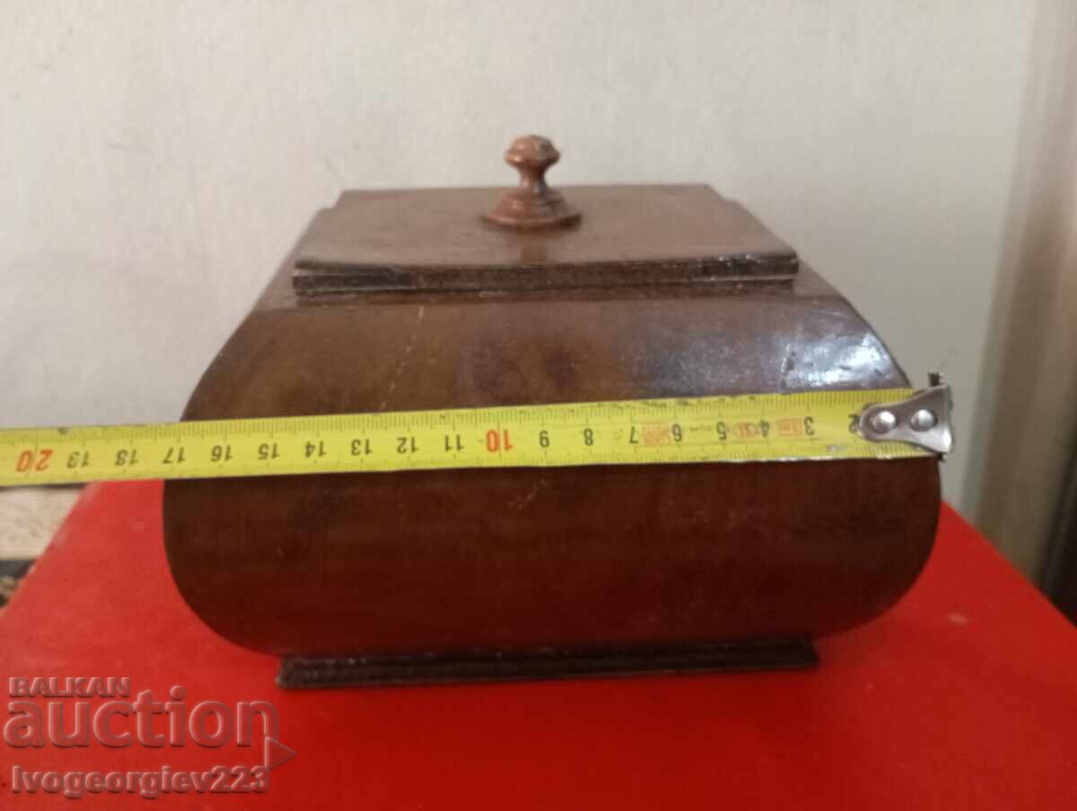 Auction  Vintage wooden cigarette box