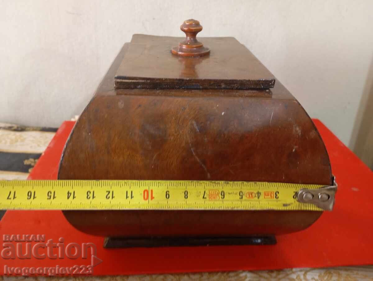 Delivery of Vintage wooden cigarette box