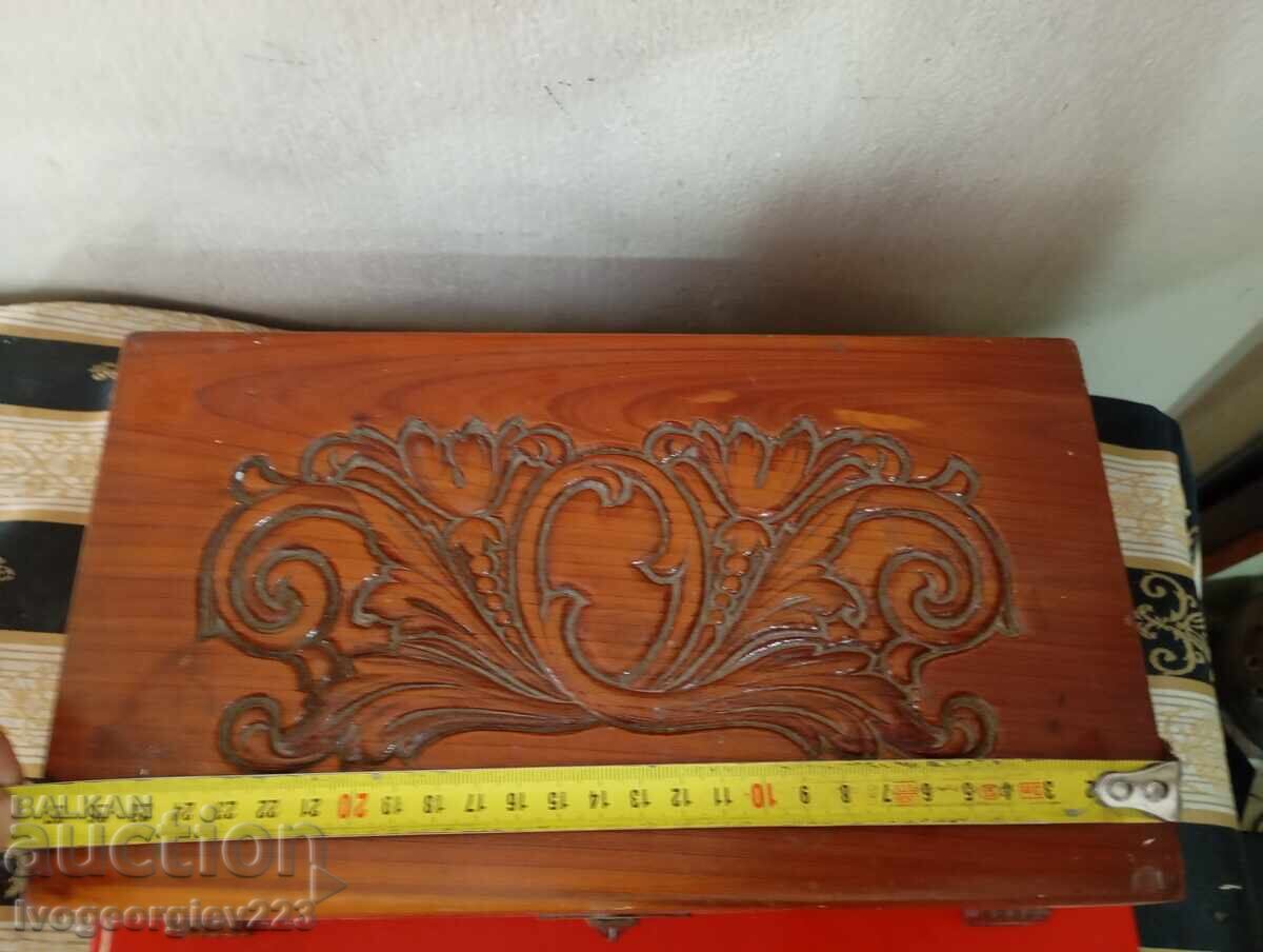 Auction  Vintage wooden box