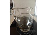 Παλιά γυάλινη κανάτα κρασιού, χαραγμένο γυαλί