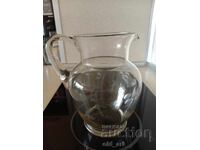 Παλιά γυάλινη κανάτα κρασιού, χαραγμένο γυαλί