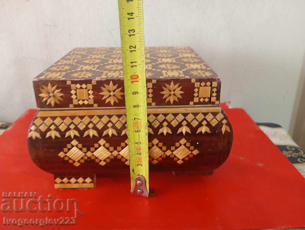 Βίντατζ ξύλινο κουτί με τιμή € 15.00 | 29.34 BGN