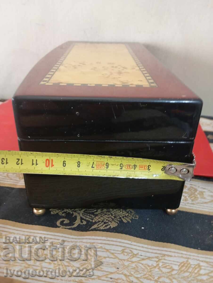Delivery of Vintage musical jewelry box