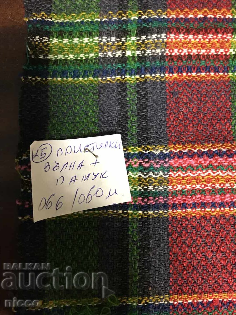 Lot 4 șorțuri țesute vechi cu preț € 20.00 | 39.12 BGN