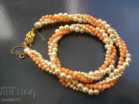 COLIER VECHI DIN PERLE ȘI CORALI CU ÎNCHIZĂTOARE DIN ARGINT PLACAT CU AUR