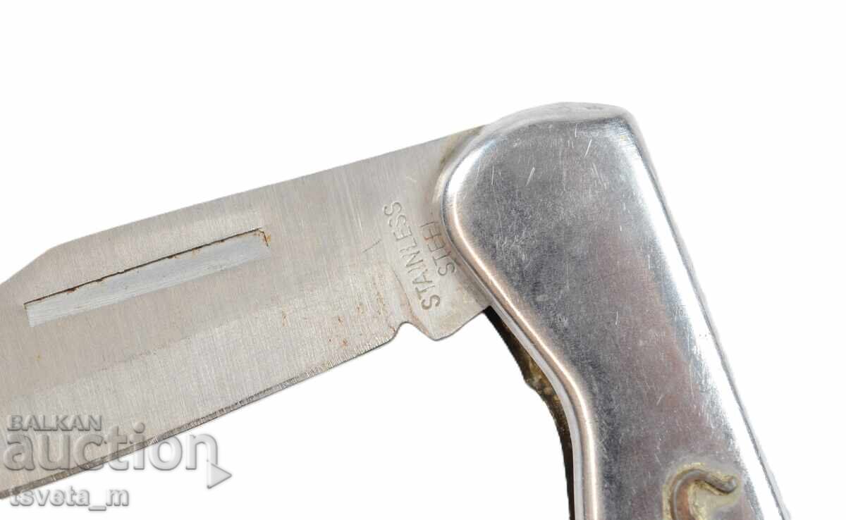 Livrarea Un cuțit de buzunar