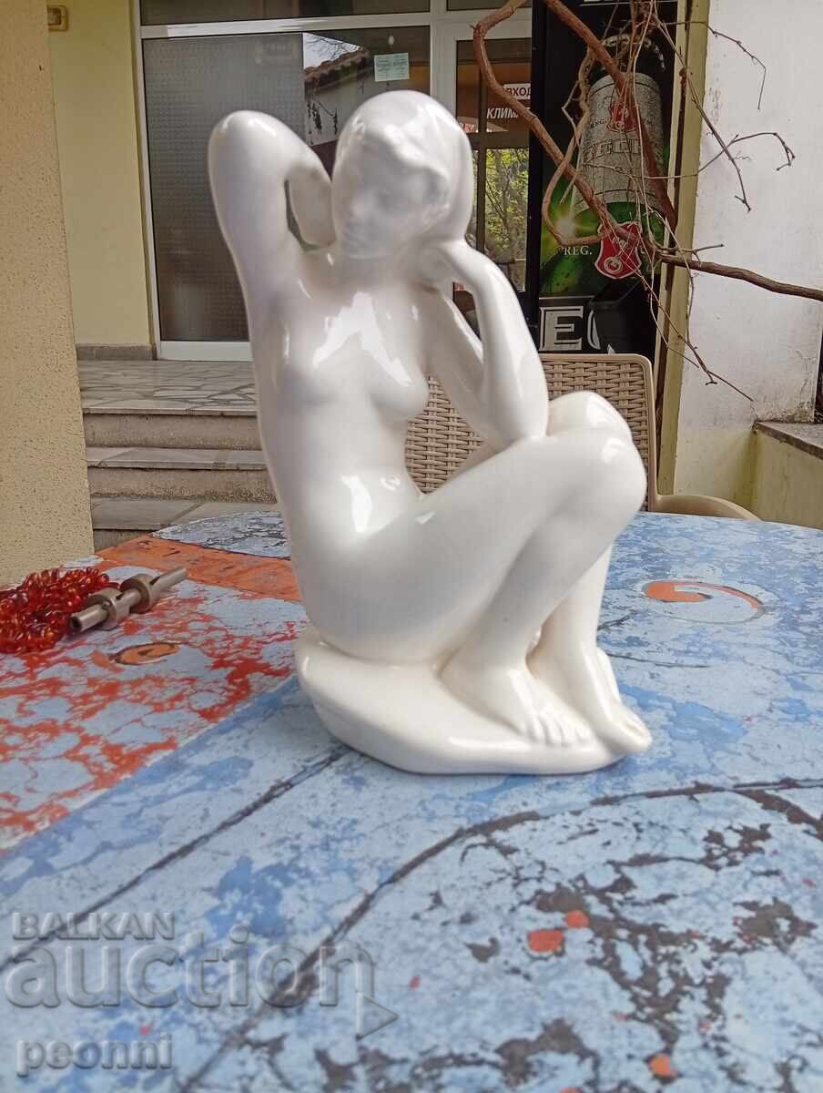 Όμορφη, μεγάλη πορσελάνινη φιγούρα κοριτσιού