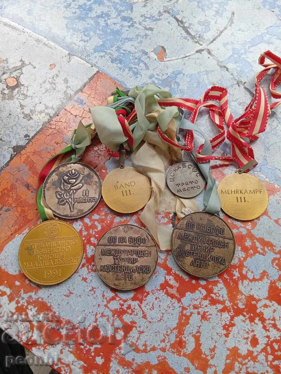 Лот спортни медали с цена € 10.00 | 19.56 лв.